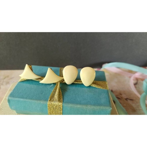 Beige Enamel Clip-on Earrings - Picture 4 of 10